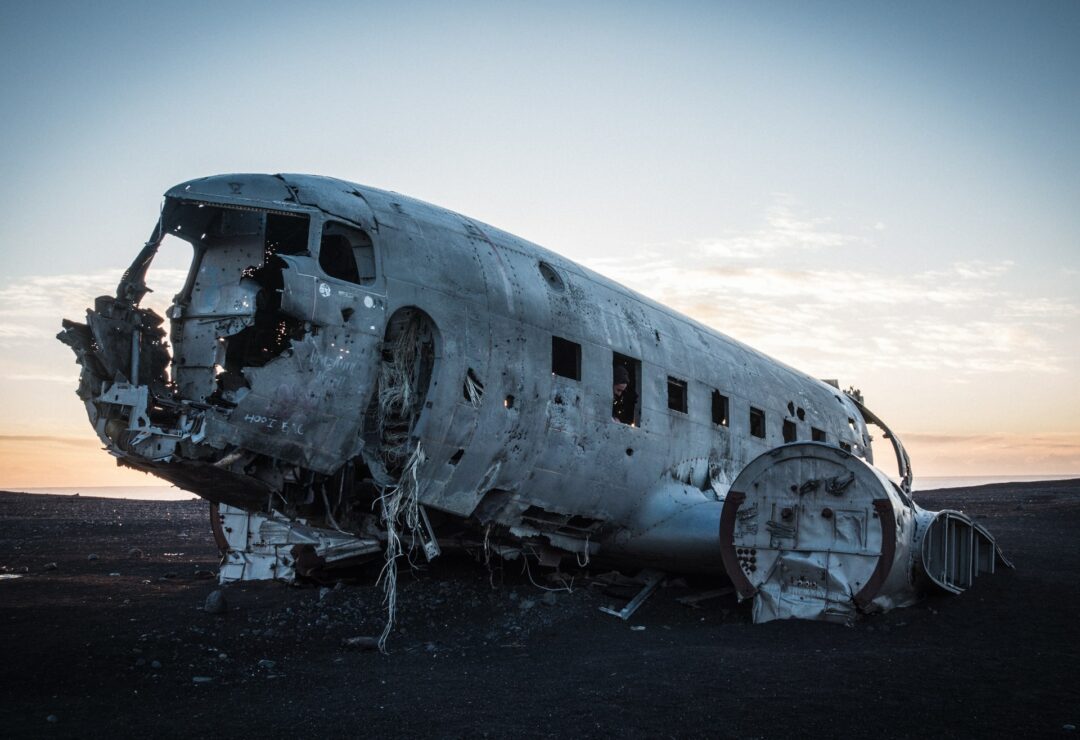 Incendie sur les aéronefs et les installations aéroportuaires.