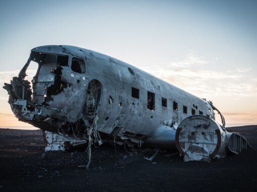 Incendie sur les aéronefs et les installations aéroportuaires.