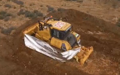 INFOEX entrena habilidades de supervivencia con bulldozers utilizando nuestro faldón ignífugo FS4