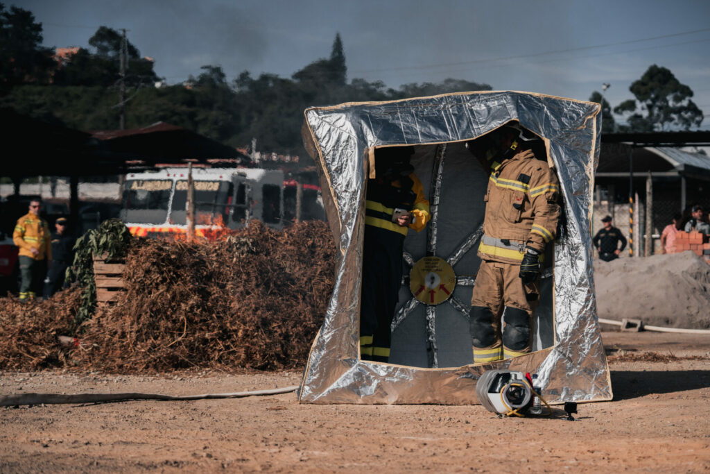 Equipo de supervivencia en incendios forestales