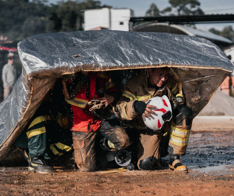 Refugio colectivo ignífugo para bomberos